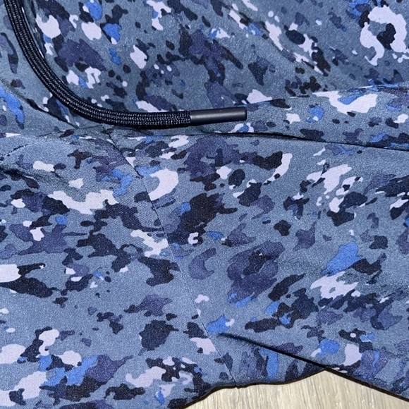 Athleta Avenue Wide Leg Crop Pants in blue camo - size 8 - Picture 14 of 14